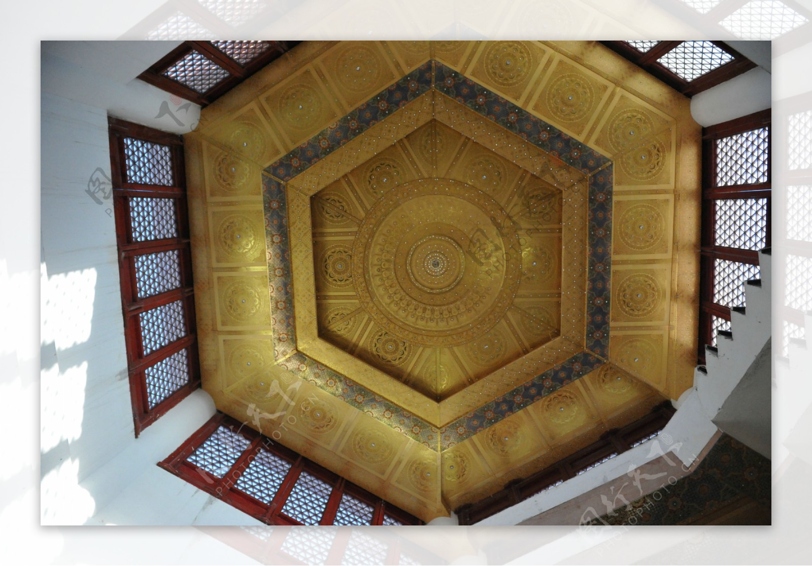 寺庙六角塔吊顶仰视图图片