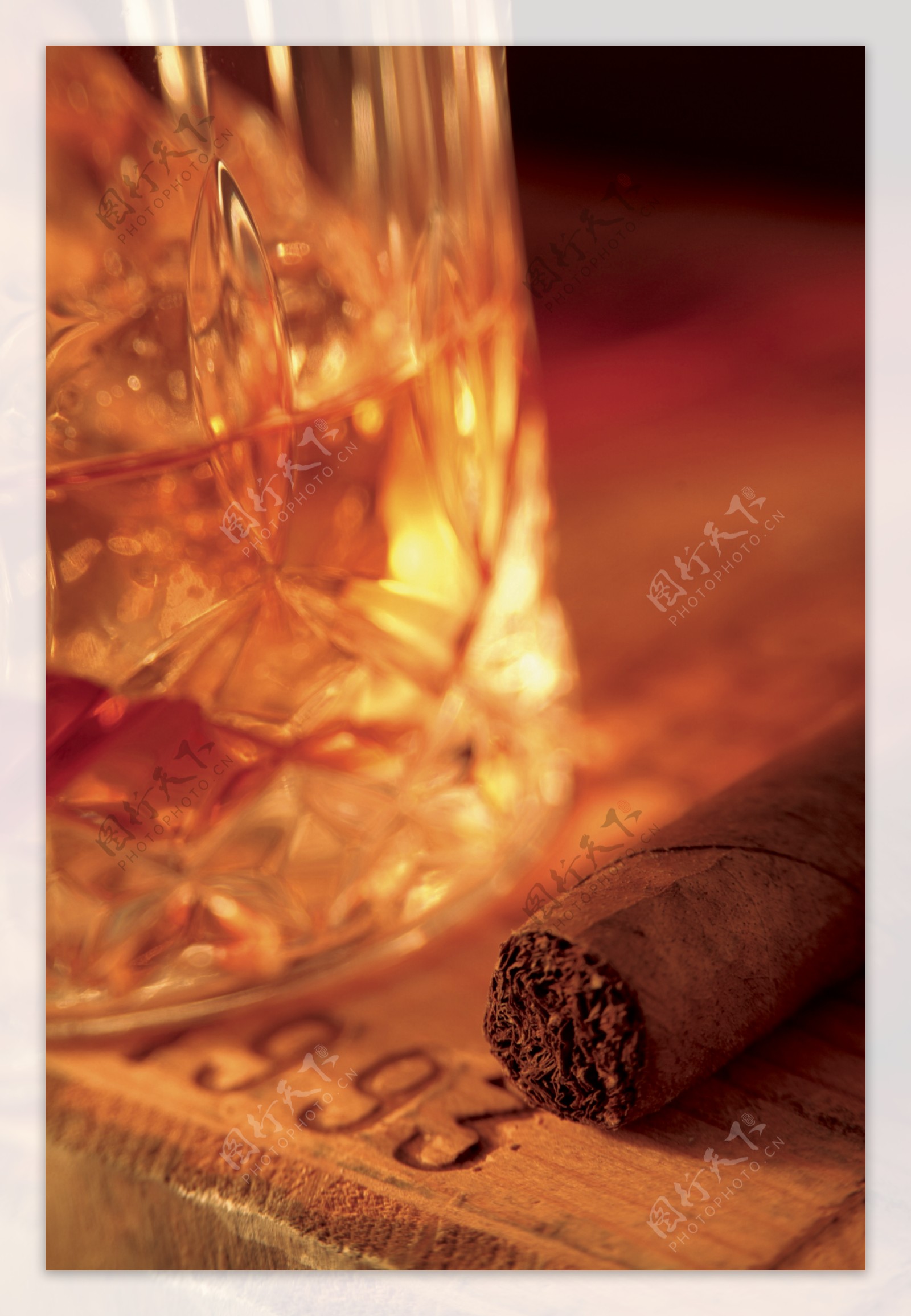 威士忌雪茄图片