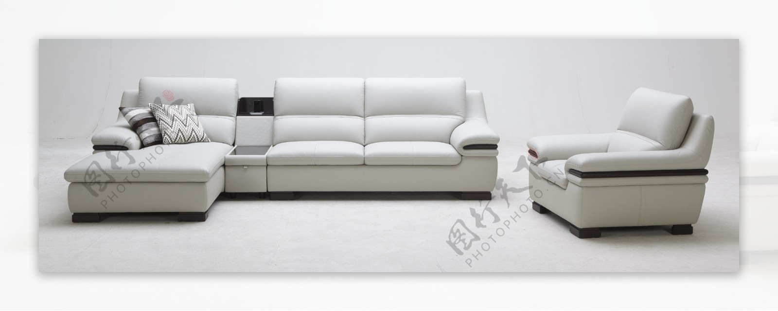白色皮沙发