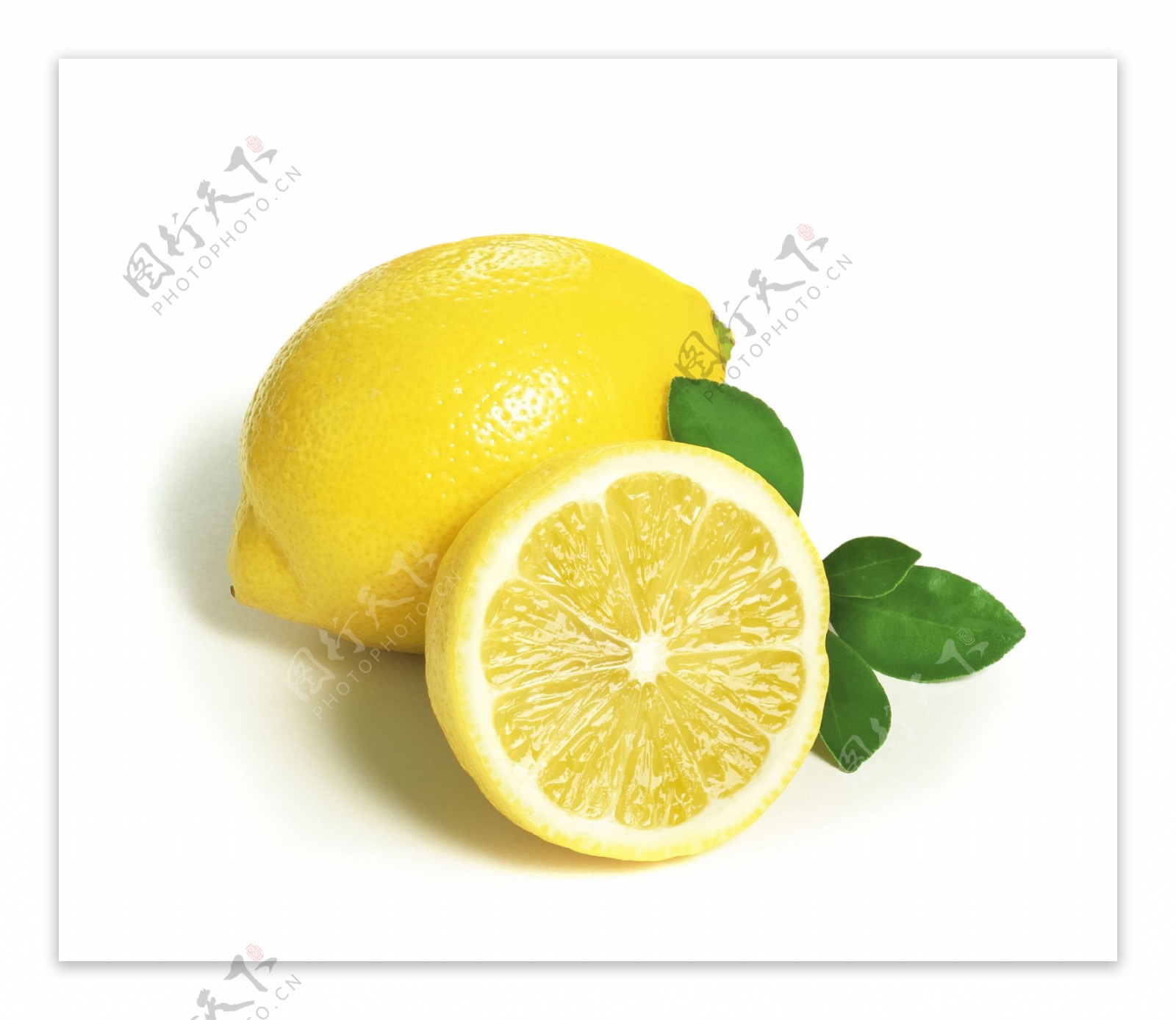 切半的黄柠檬