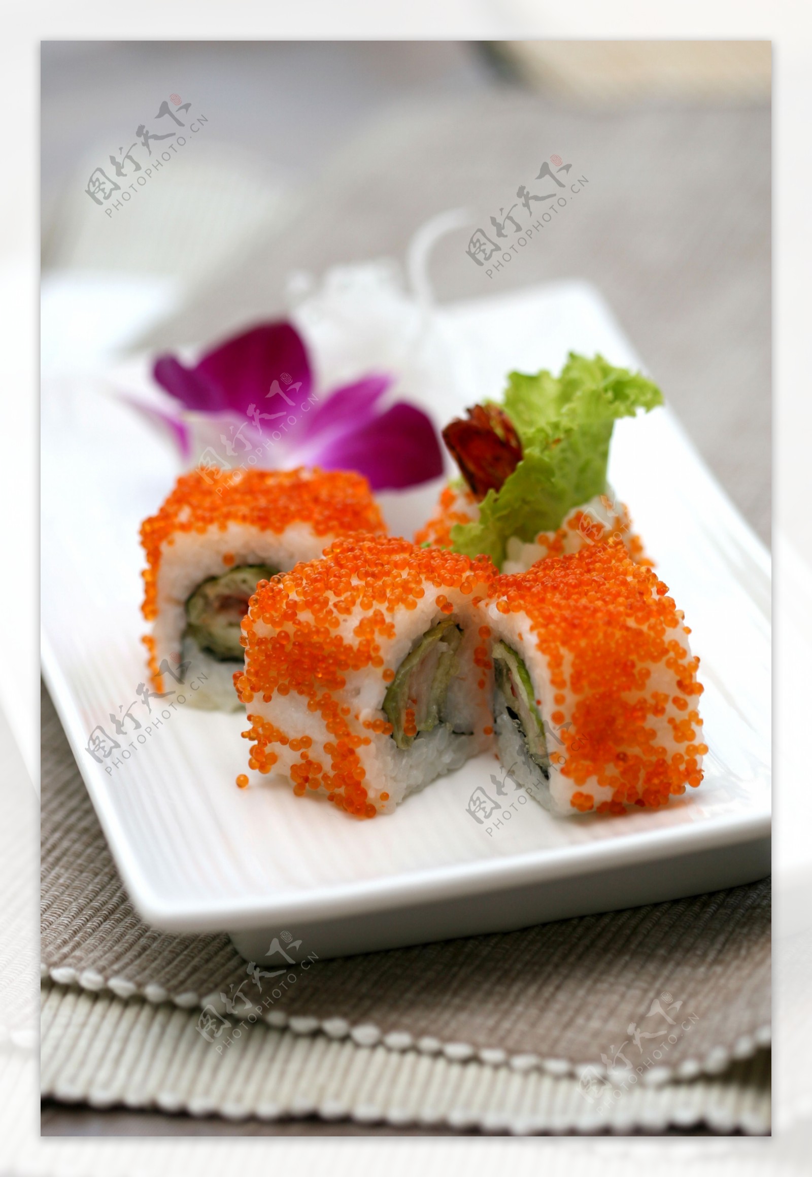 鱼子寿司卷图片