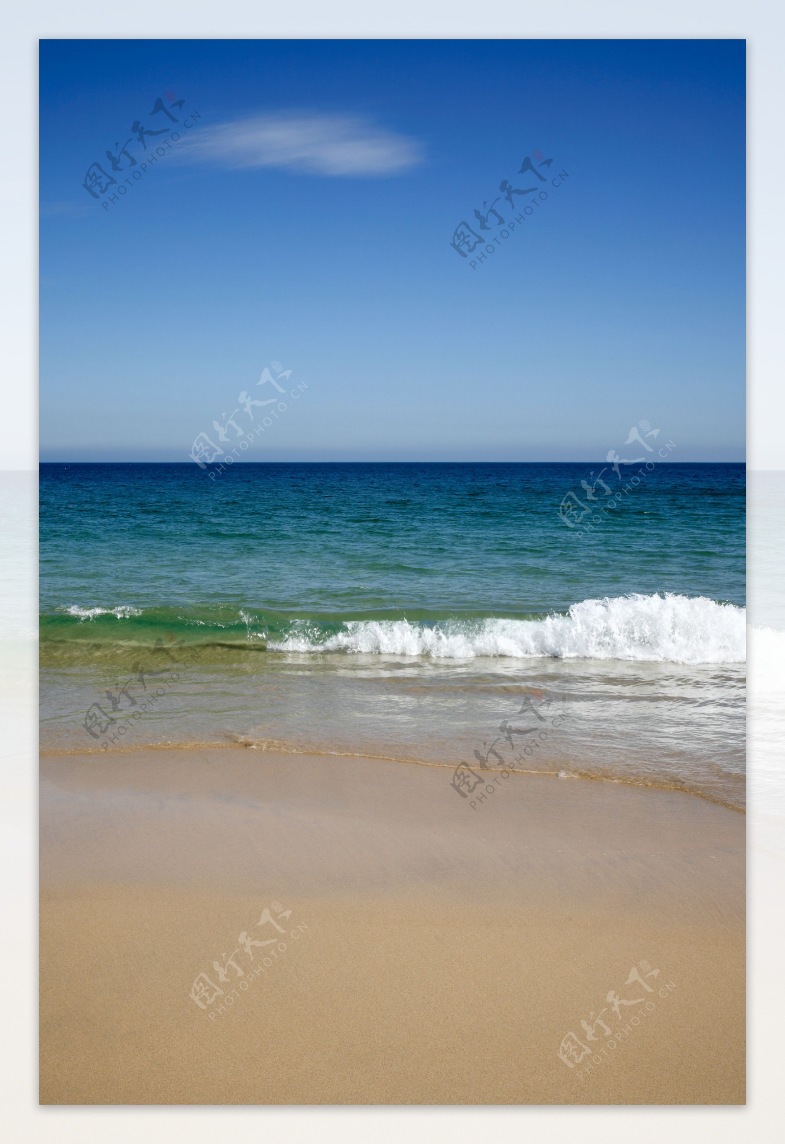 蓝天大海沙滩图片