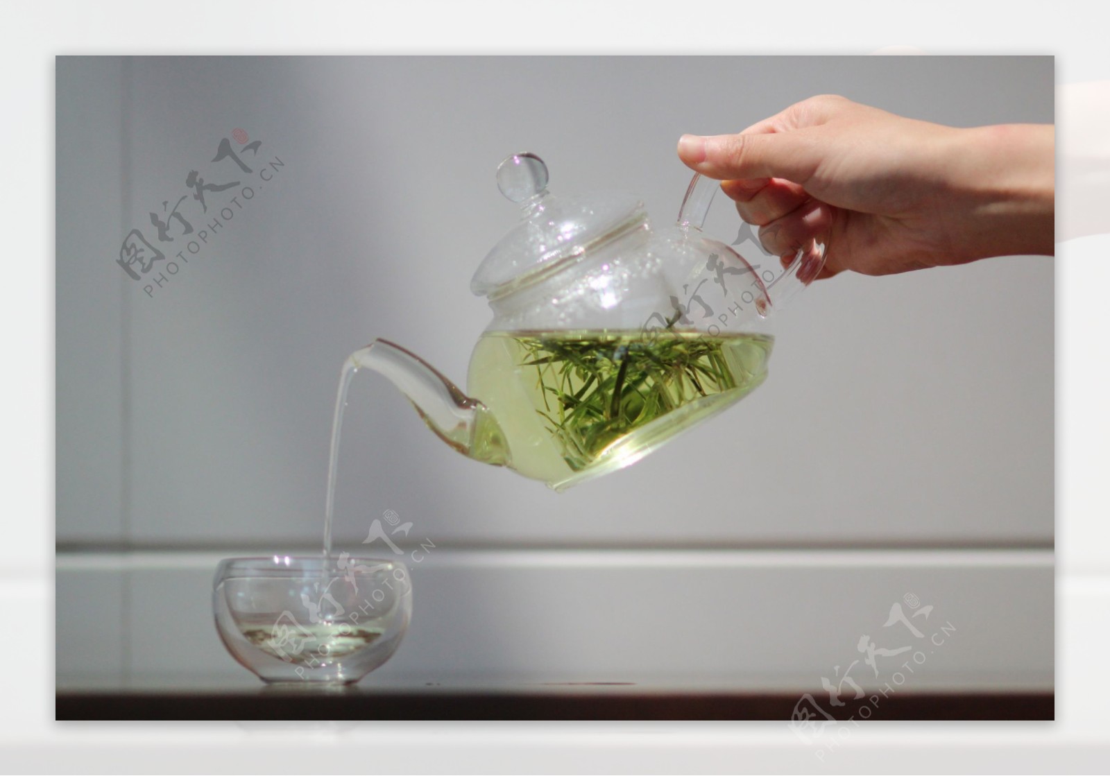 玻璃茶壶茶杯图片