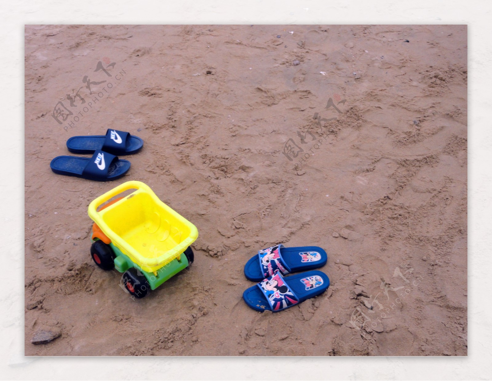沙滩拖鞋图片