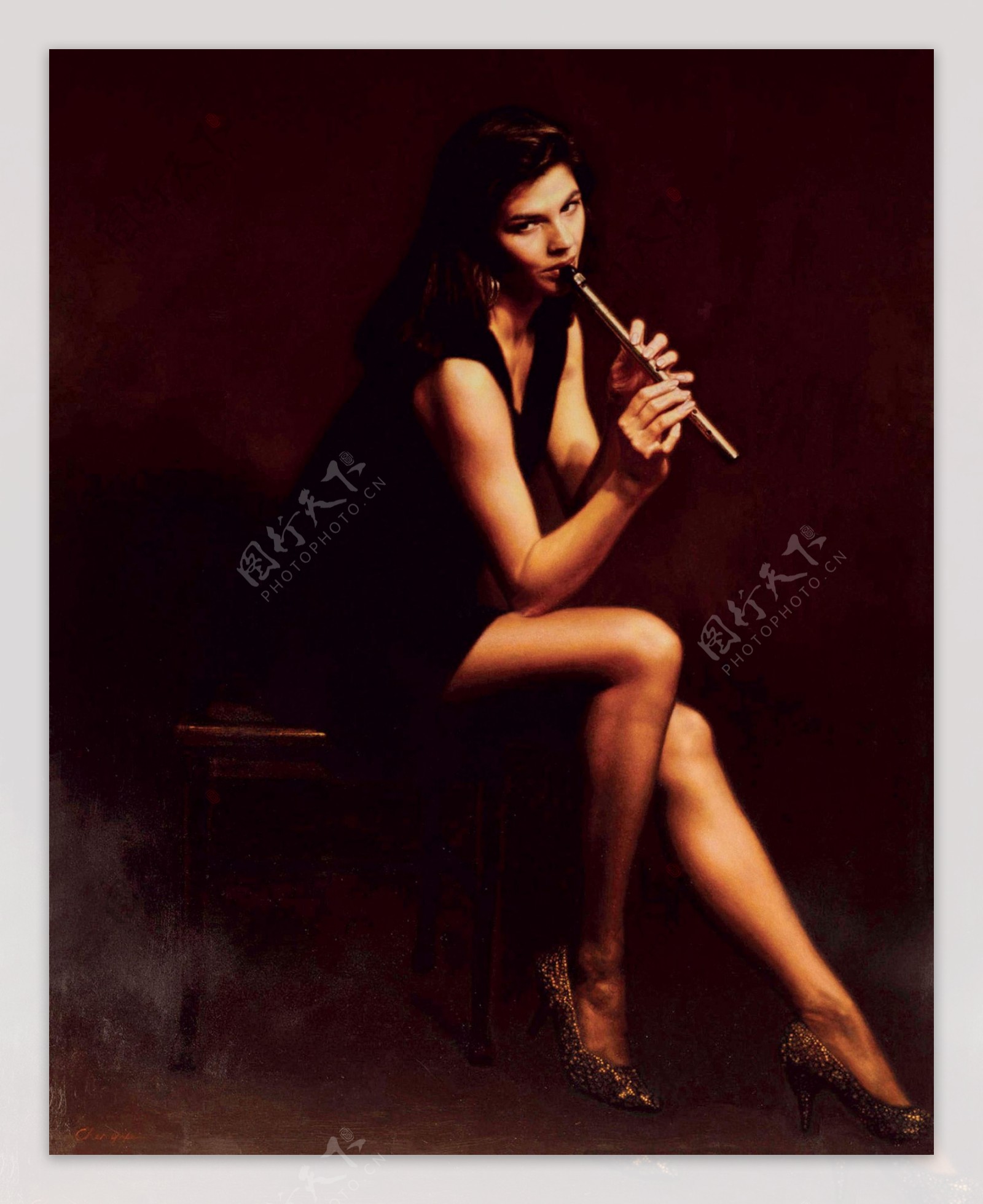 吹竖笛的女子图片