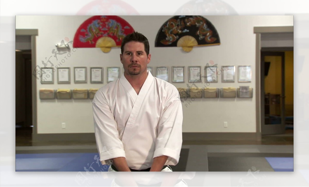 武术教练进行跆拳道4股票的录像
