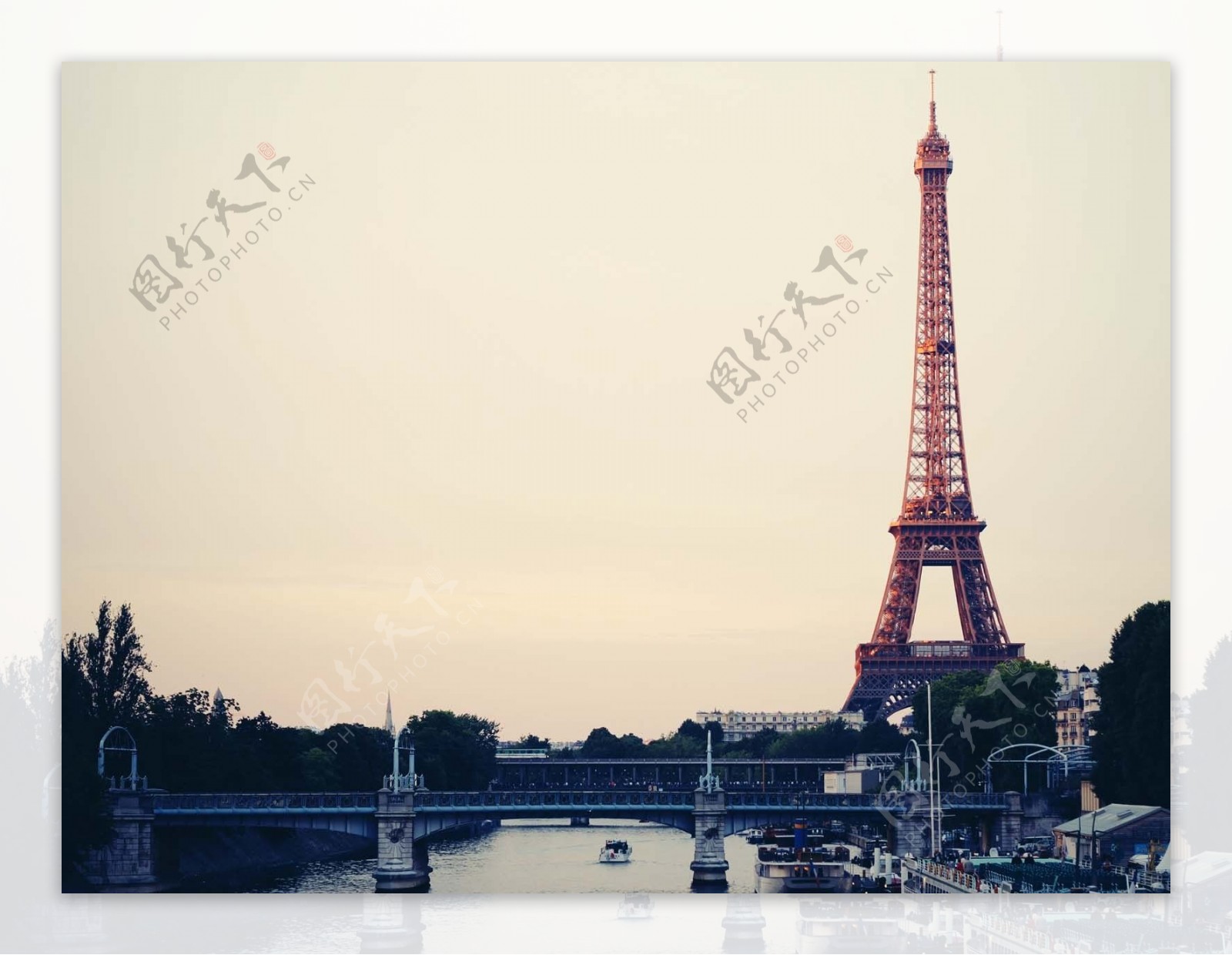 都市背景之巴黎斜塔