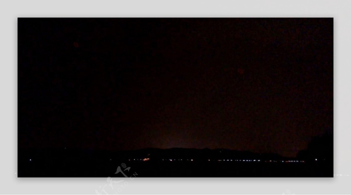 西湖闪电图片