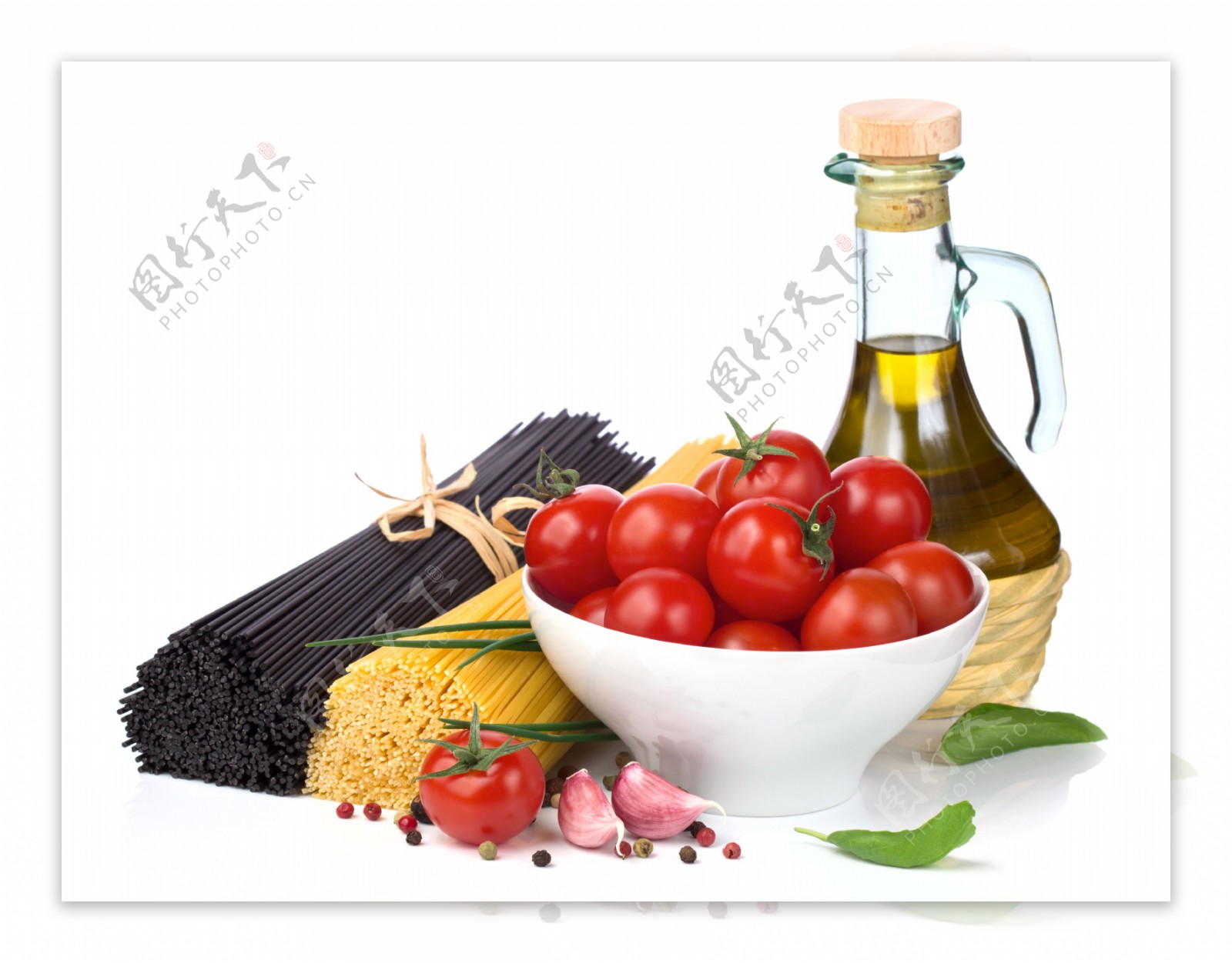 意大利面番茄橄榄油高清图片
