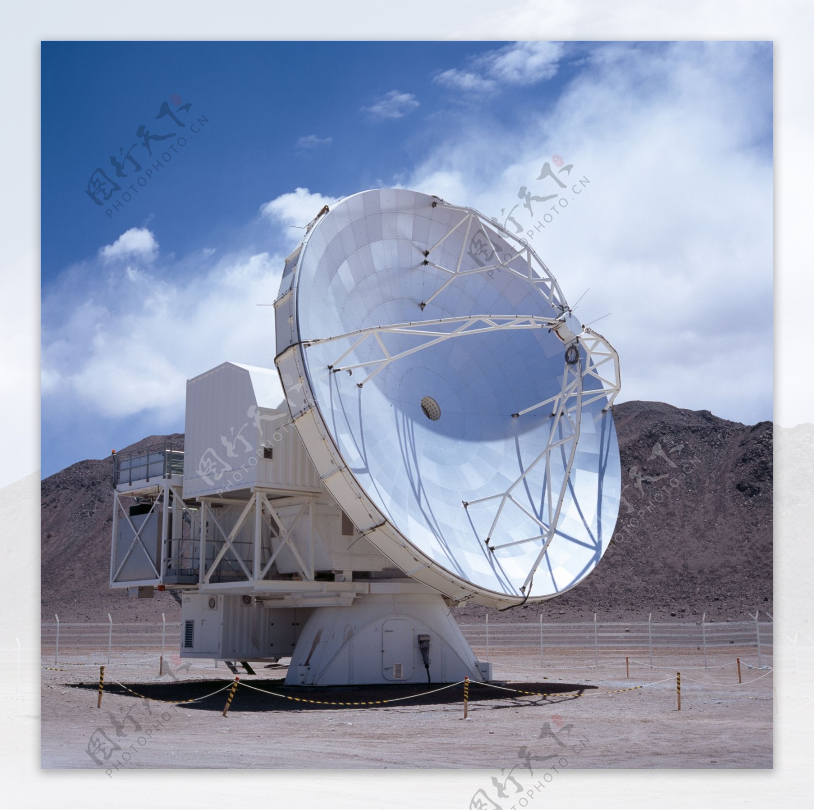 APEX射电望远镜天线图片