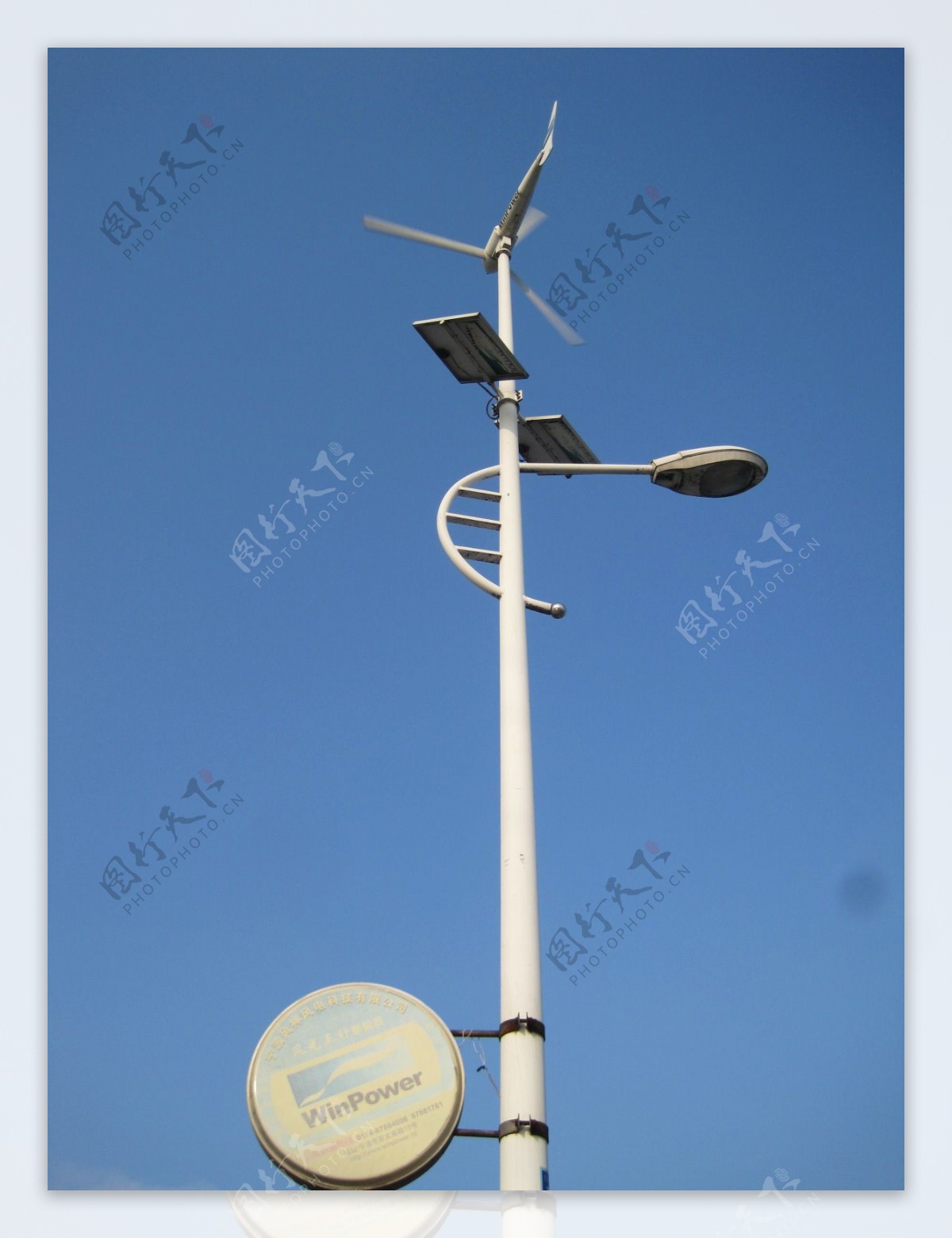 风能太阳能发电路灯图片