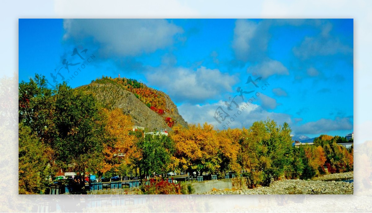 新疆阿勒泰市城市景观图片