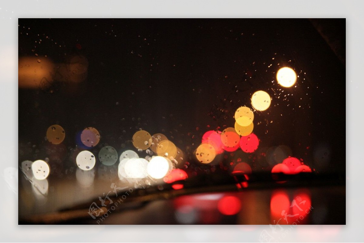 雨夜霓虹图片
