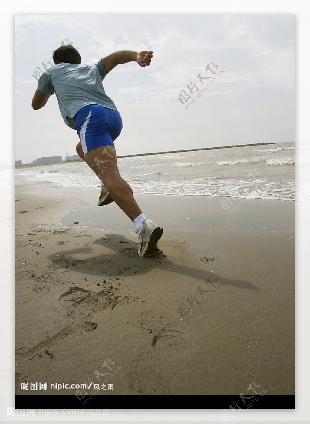 运动员起跑图片