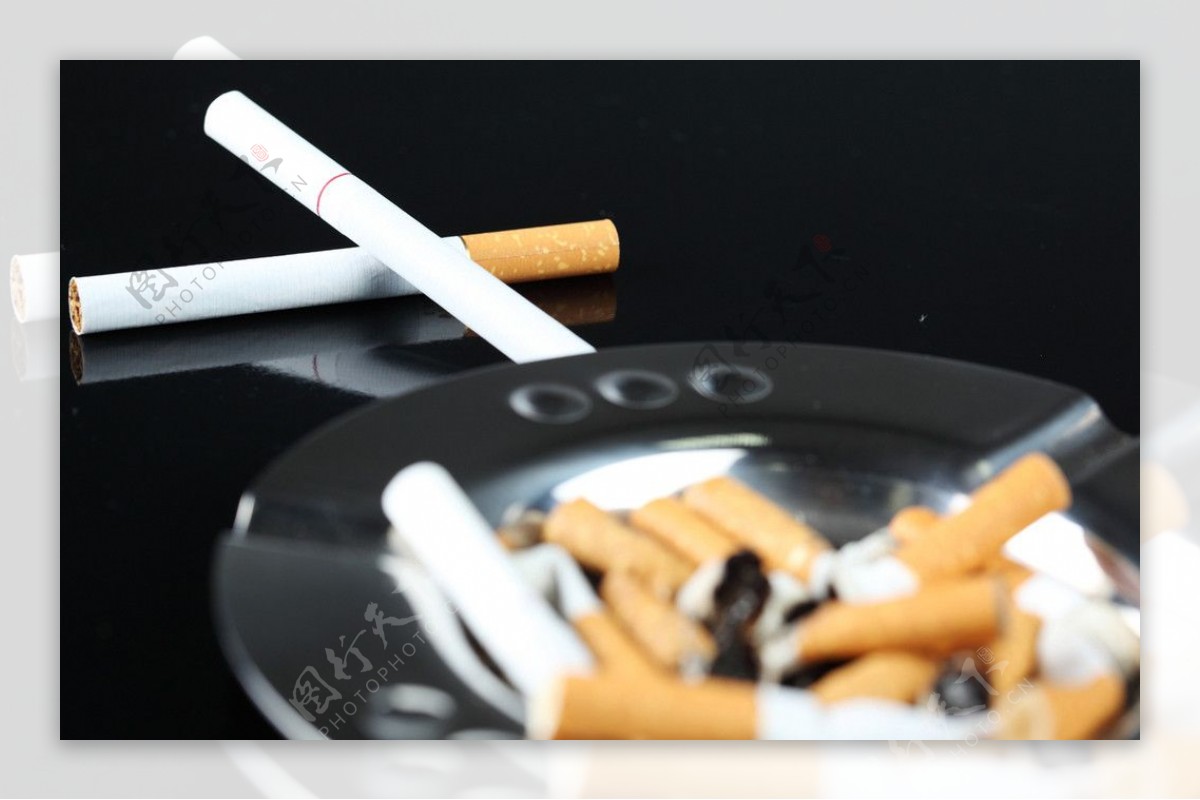 香烟烟灰缸图片