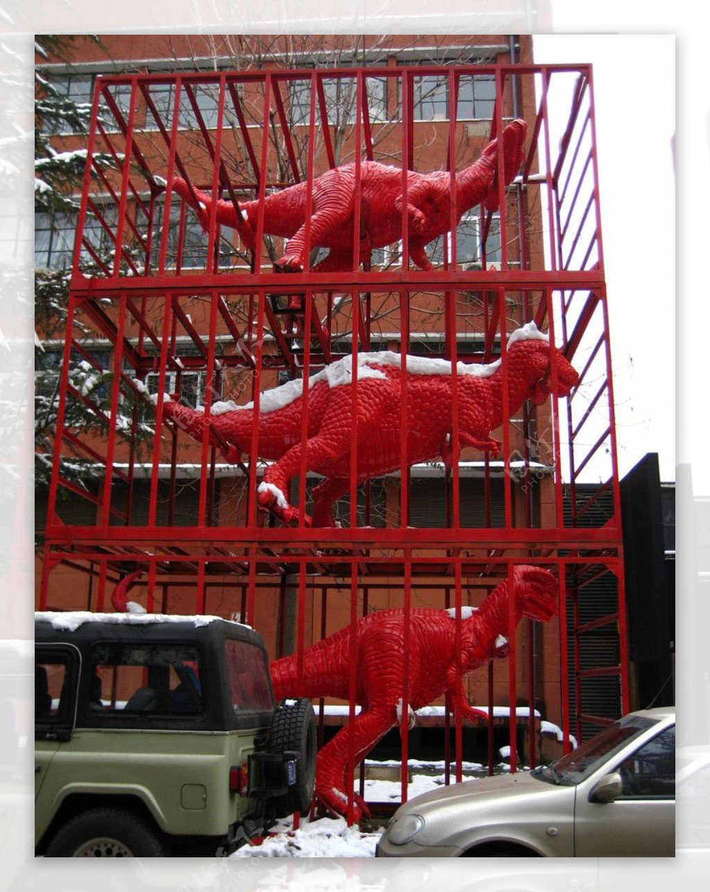 北京798艺术区三恐龙雕塑图片