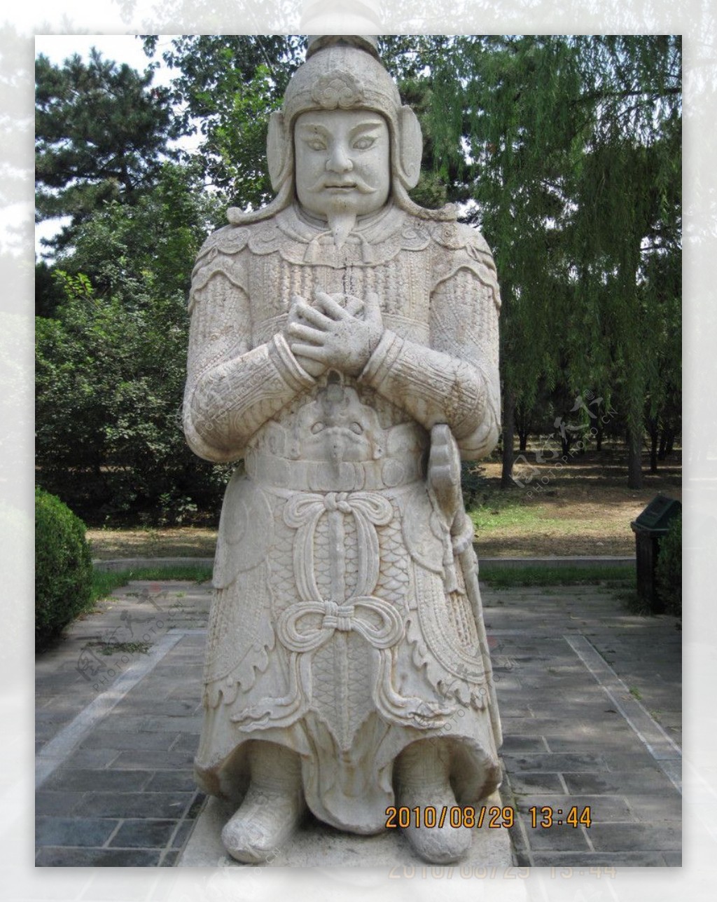 北京明十三陵神道武官雕像图片