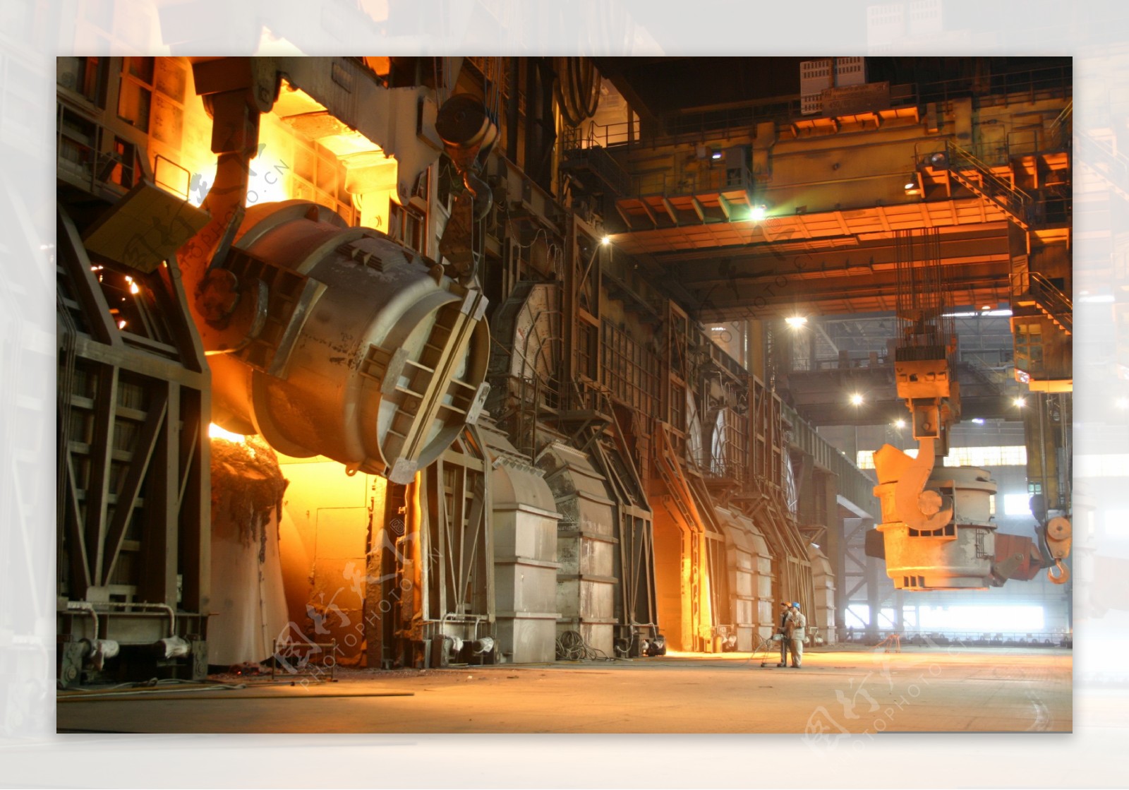 三炼钢现代化转炉生产图片