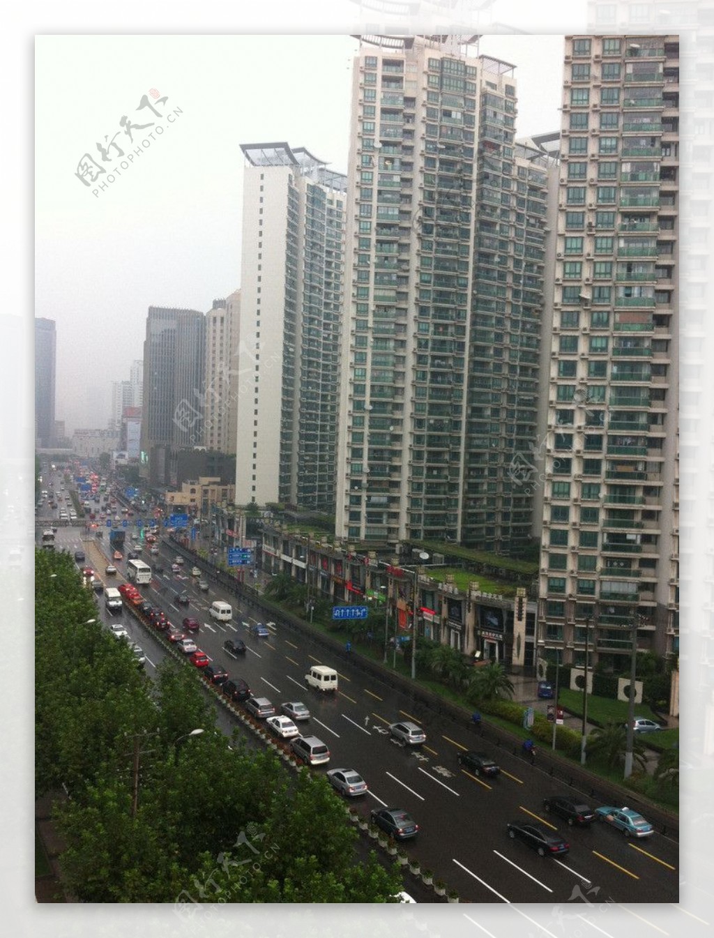 上海徐家汇漕溪北路上图片