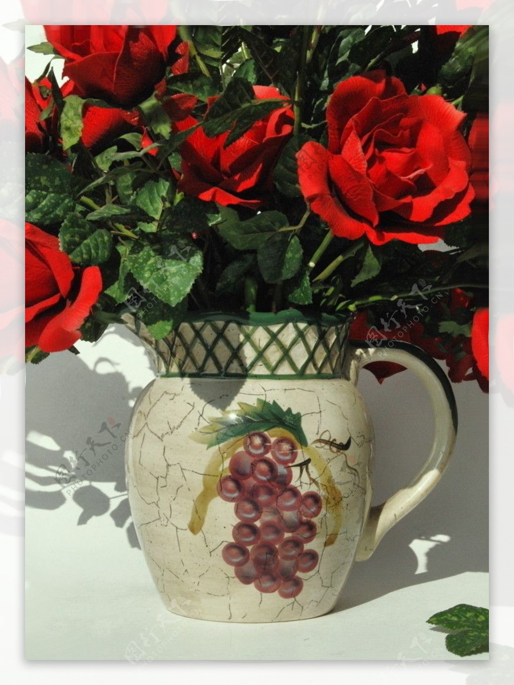 红玫瑰花瓶图片