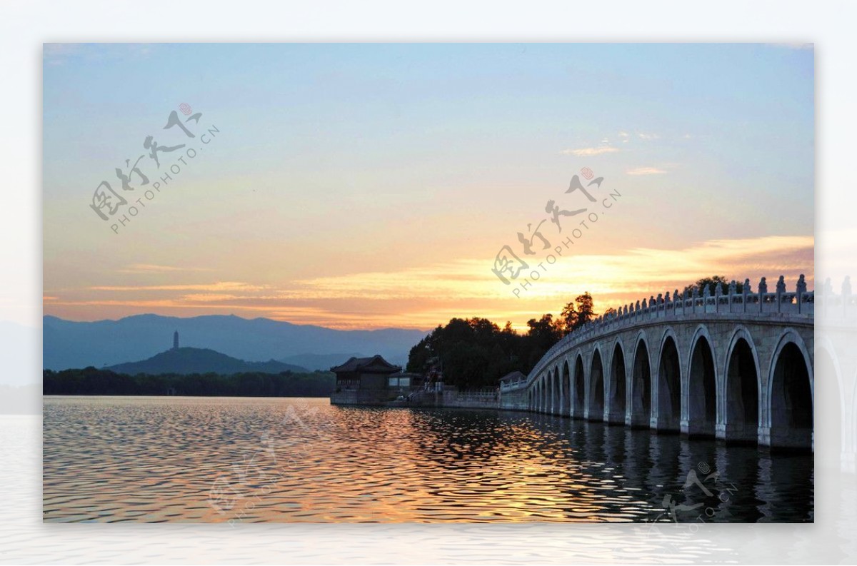 拱桥落日美景图片