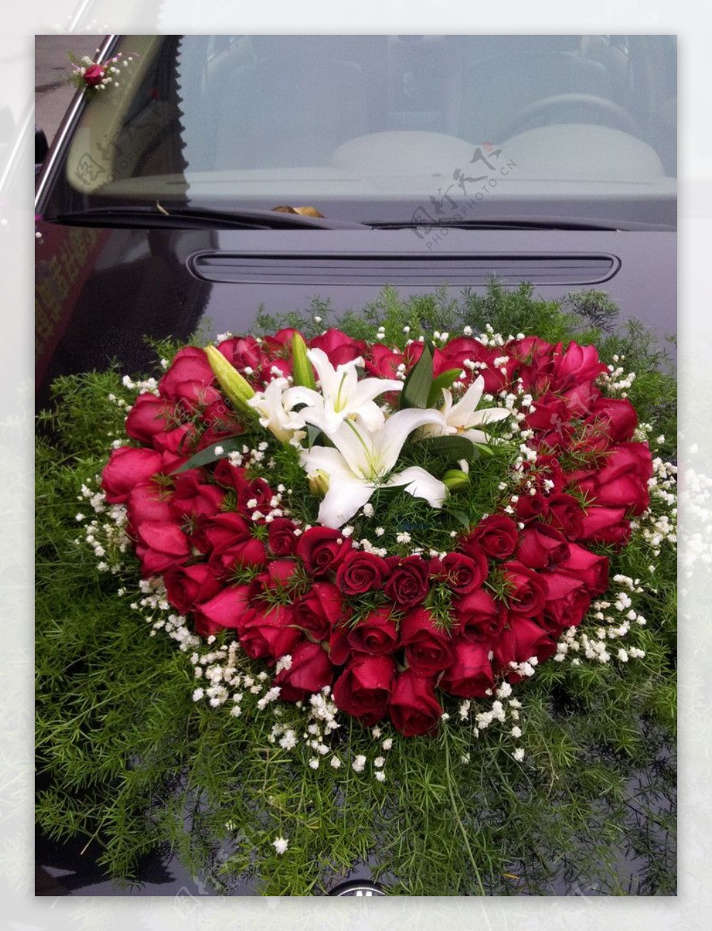 经典红玫瑰婚车装饰图图片