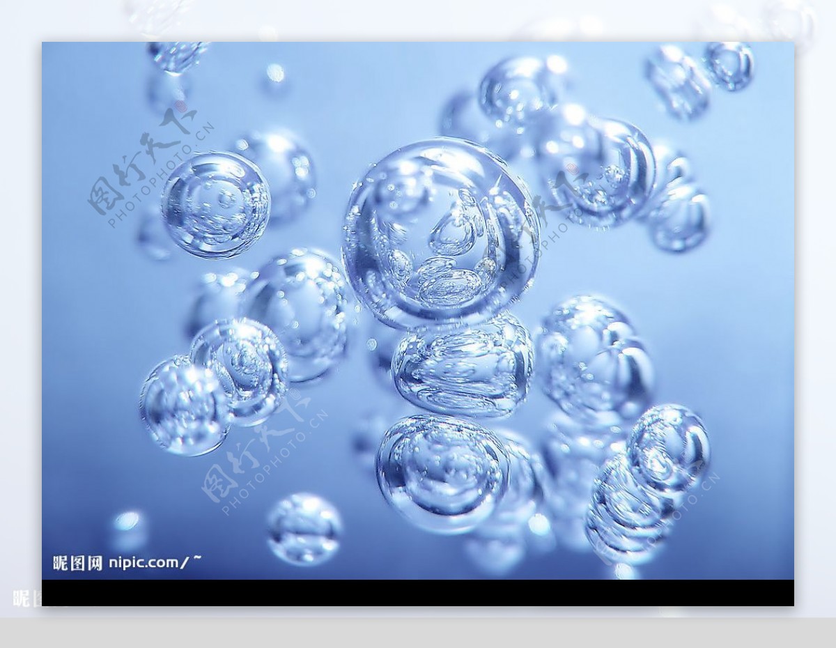 清凉清澈水滴气泡图片