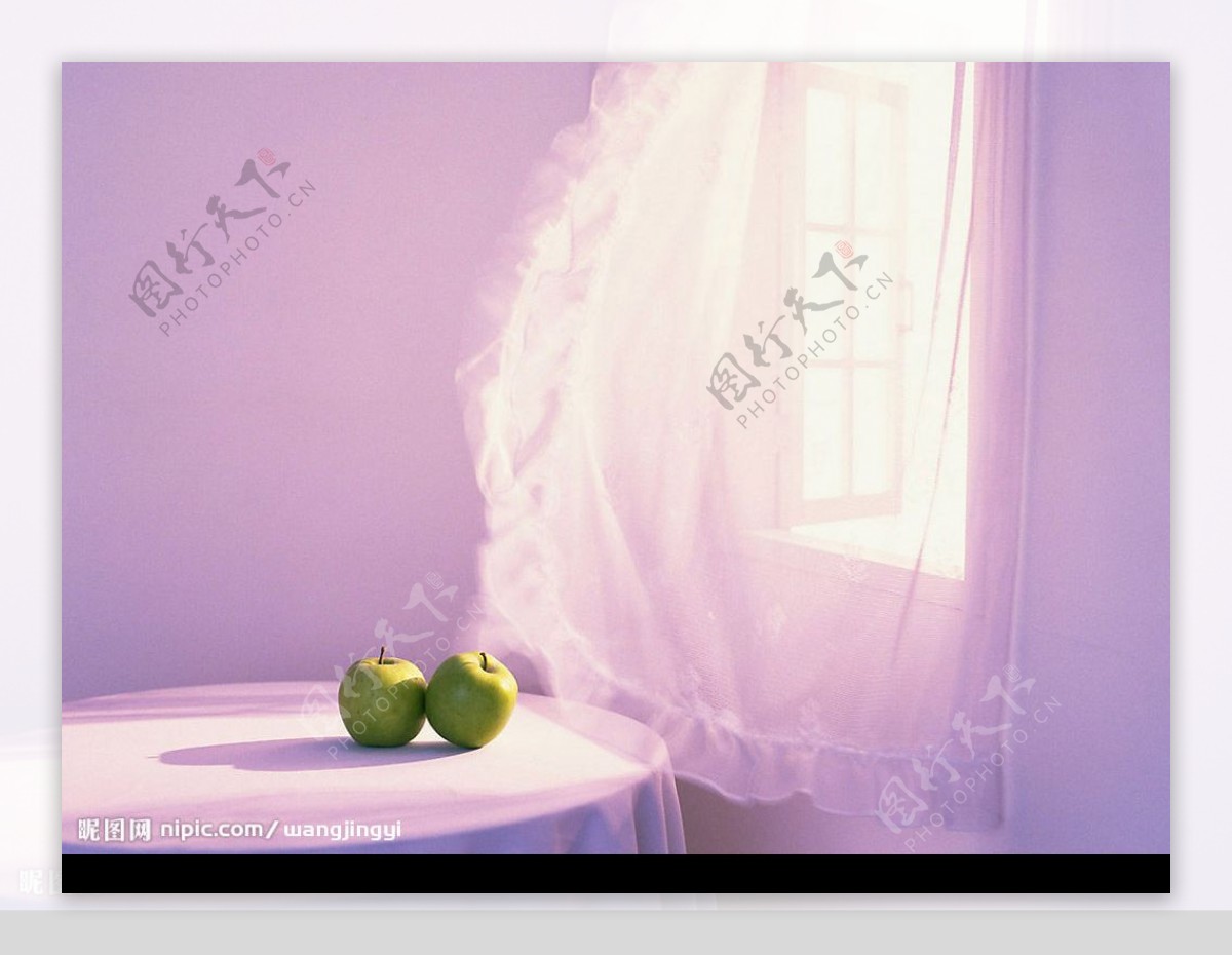 苹果窗边图片