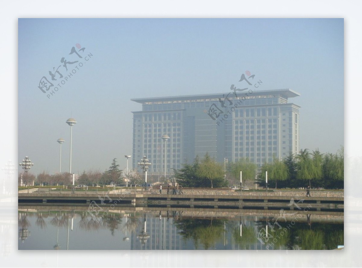胶州人民政府大楼图片