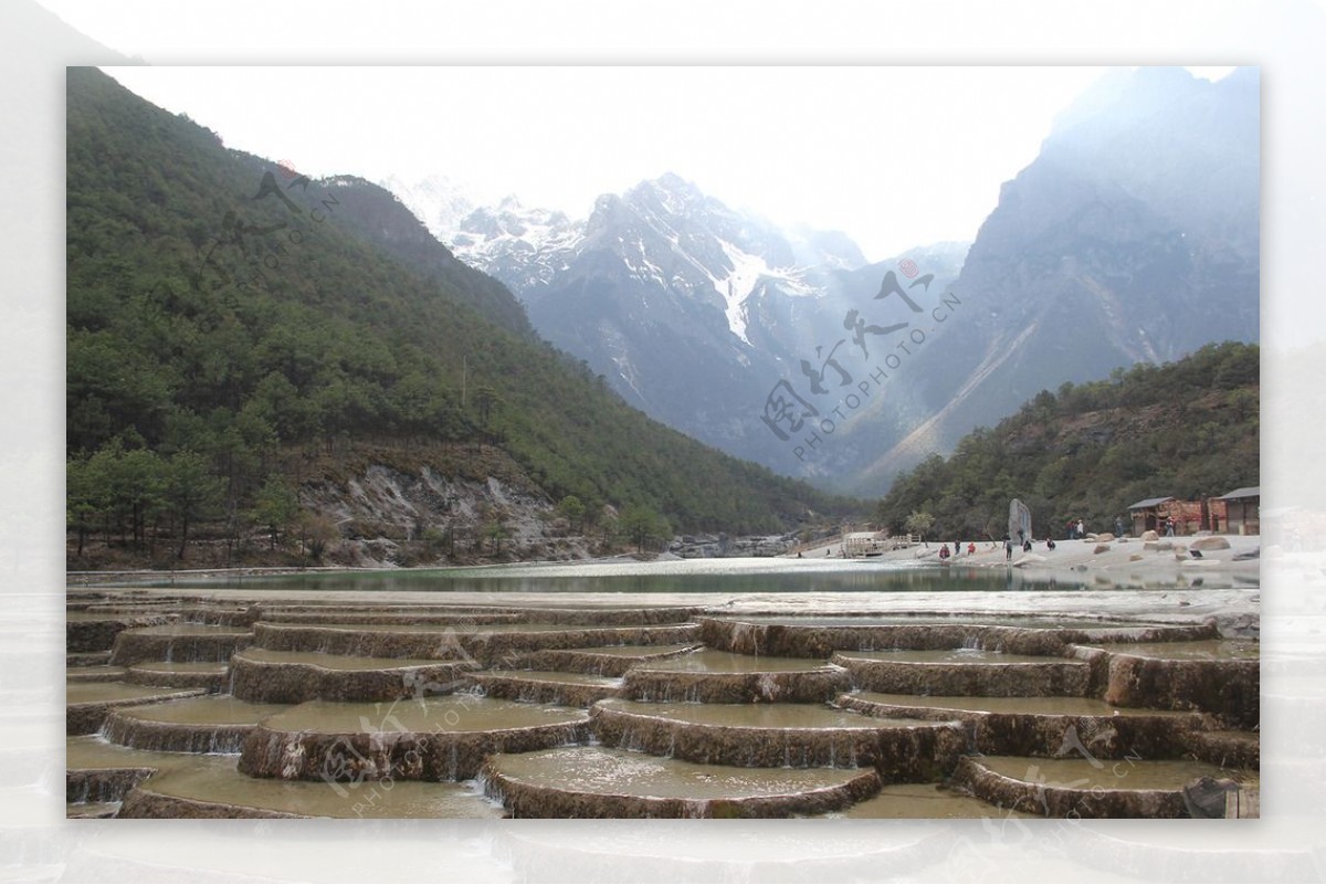 玉龙雪山山水风景图片