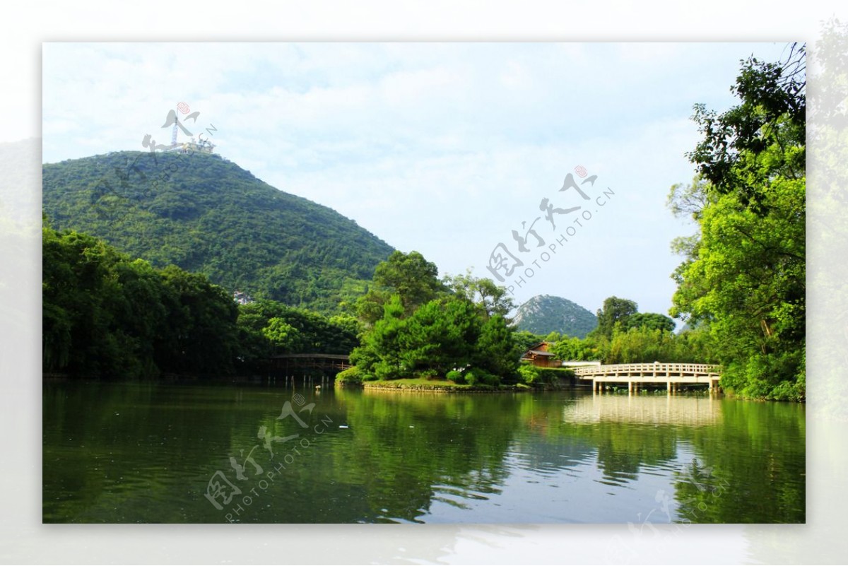 桂林园林植物园湖水风光图片