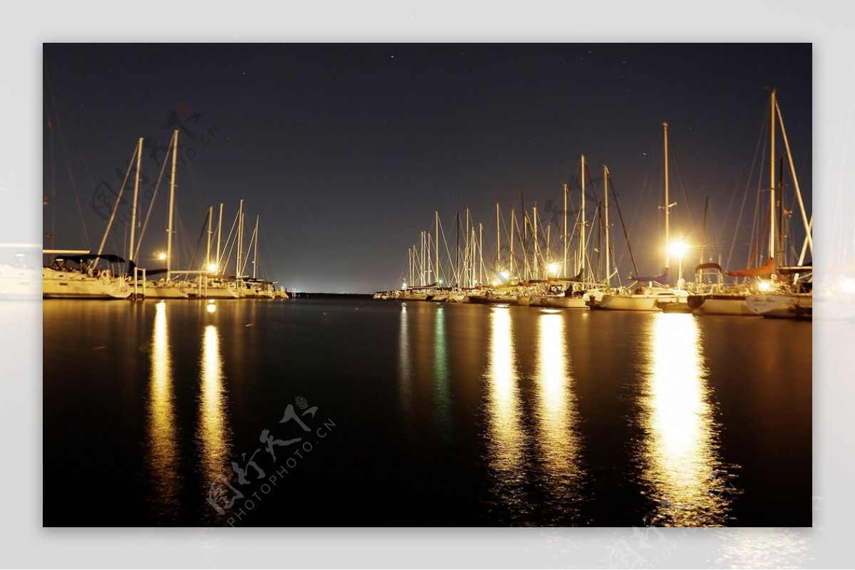 港口轮船夜景图片