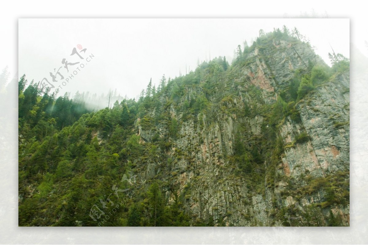 九寨沟山崖峭壁景观图片