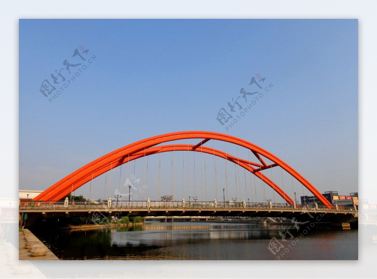 双拱钢索桥图片