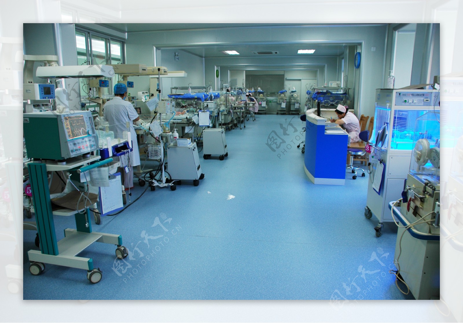 广西最大的设备先进的新生儿重症监护室图片