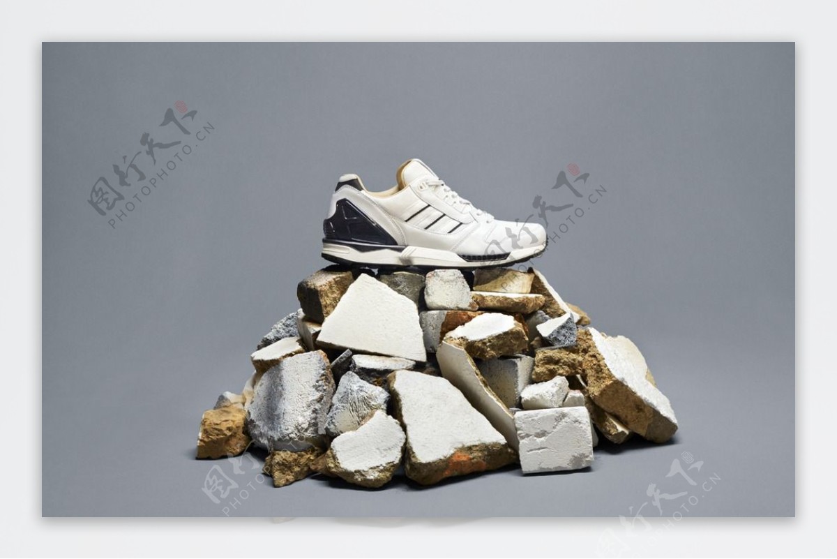 ADIDAS休闲运动鞋图片