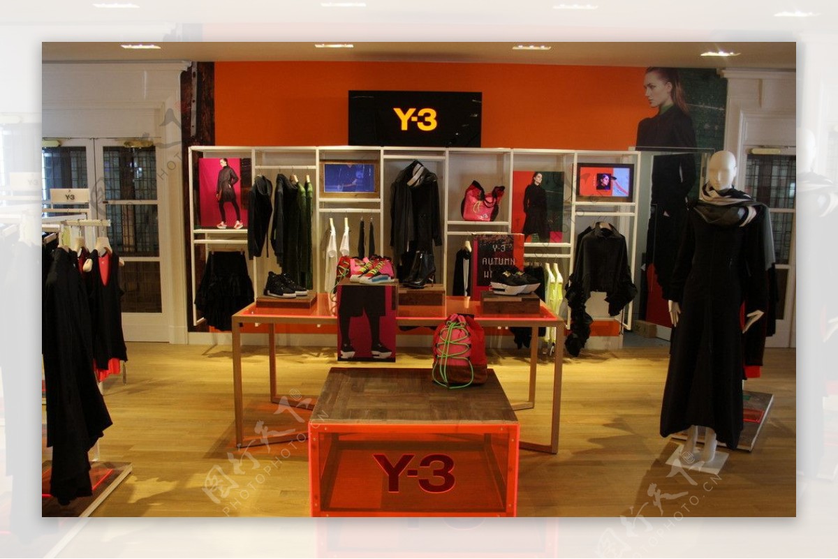 Y3服装专卖店图片