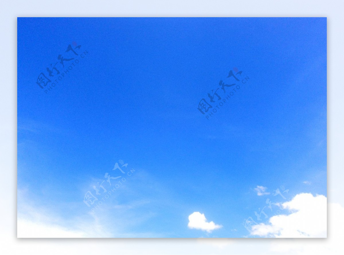 蓝色的天空图片