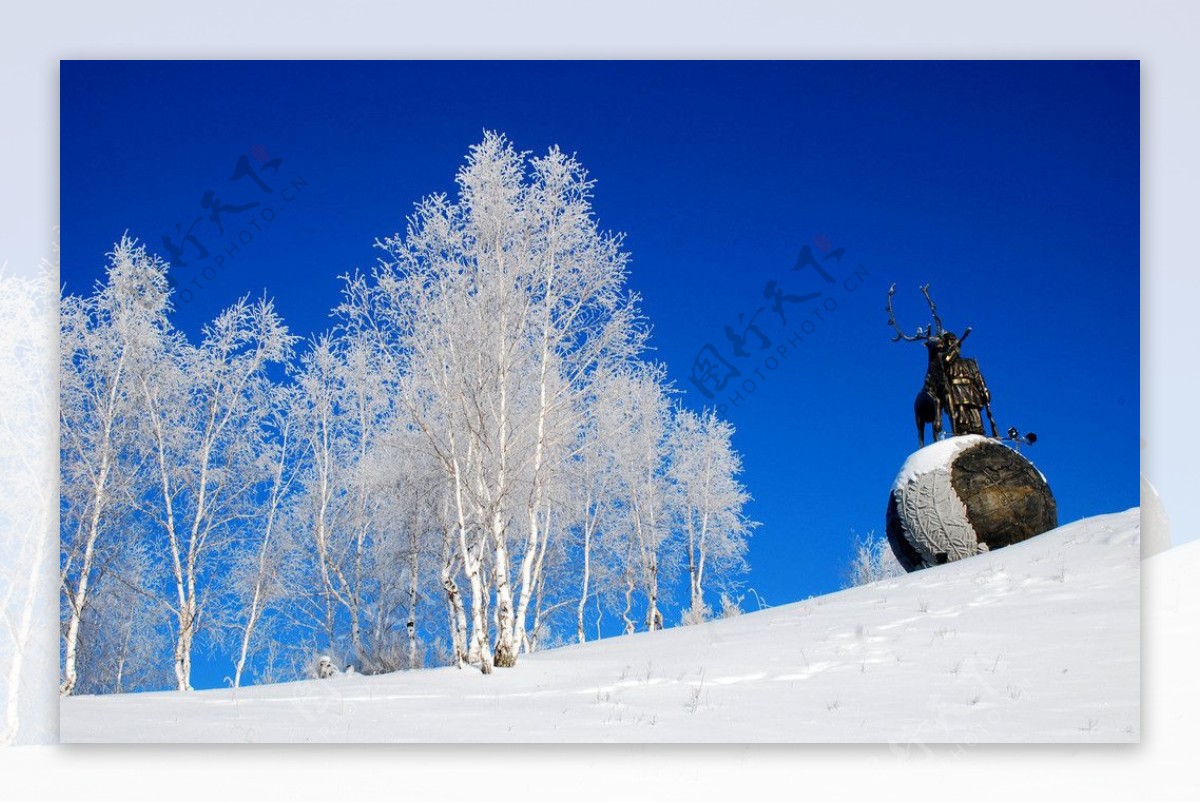 五峰山冬日雕塑与白桦图片