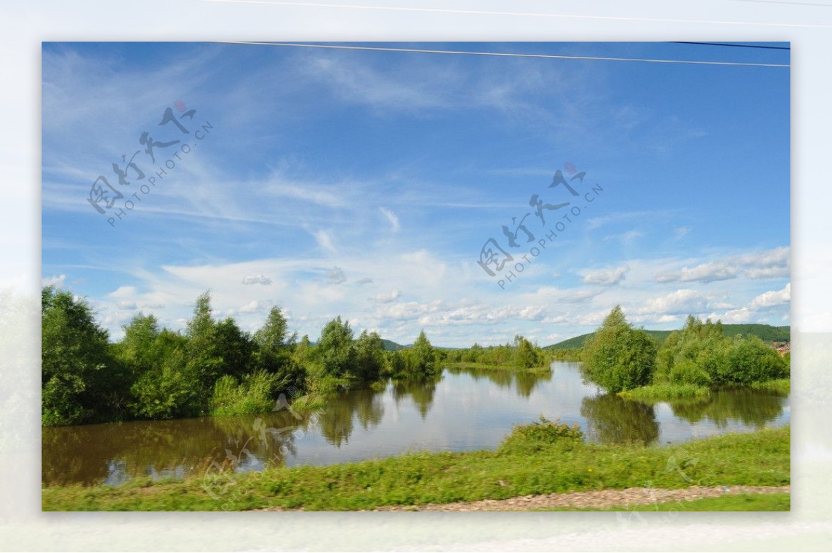 河流蓝天自然风景图片