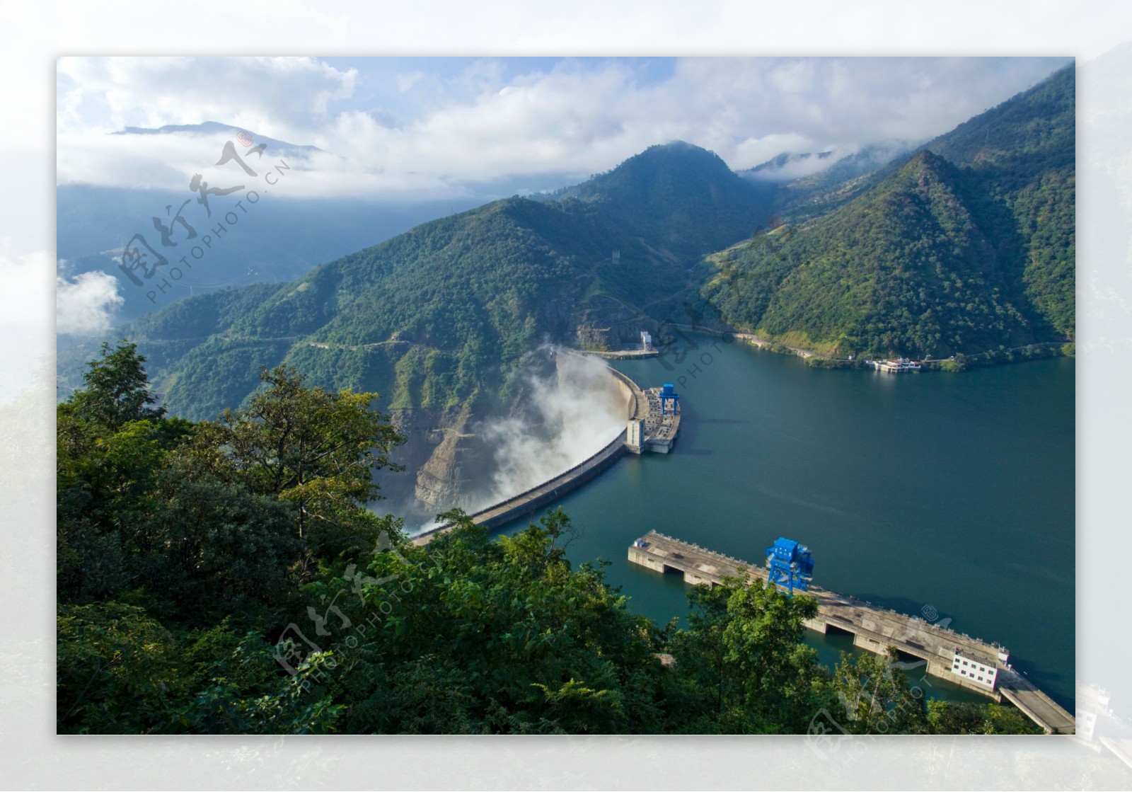 翠绿高峡水电站图片