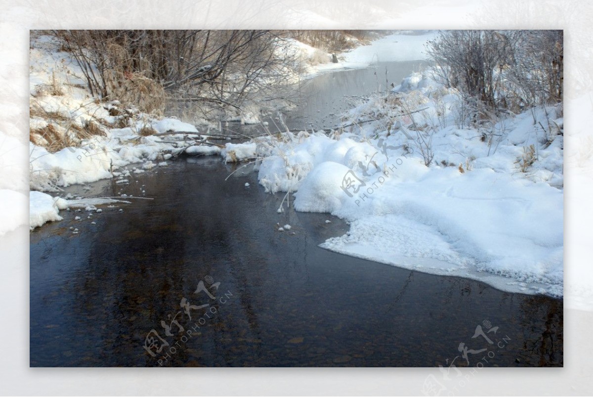 不冻河冬雪风景图片