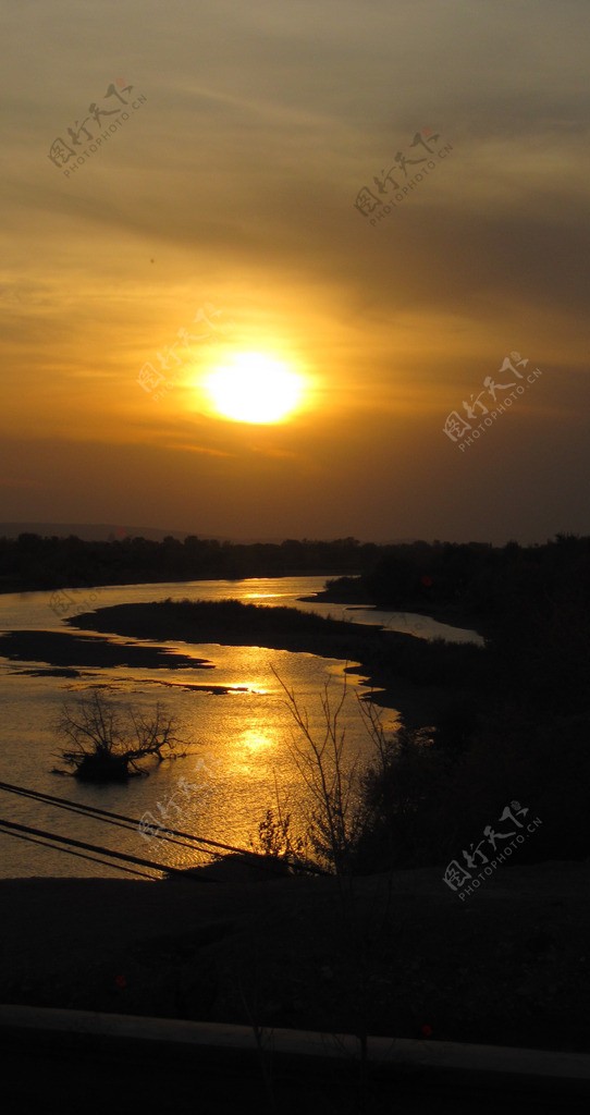 额尔齐斯河的落日图片