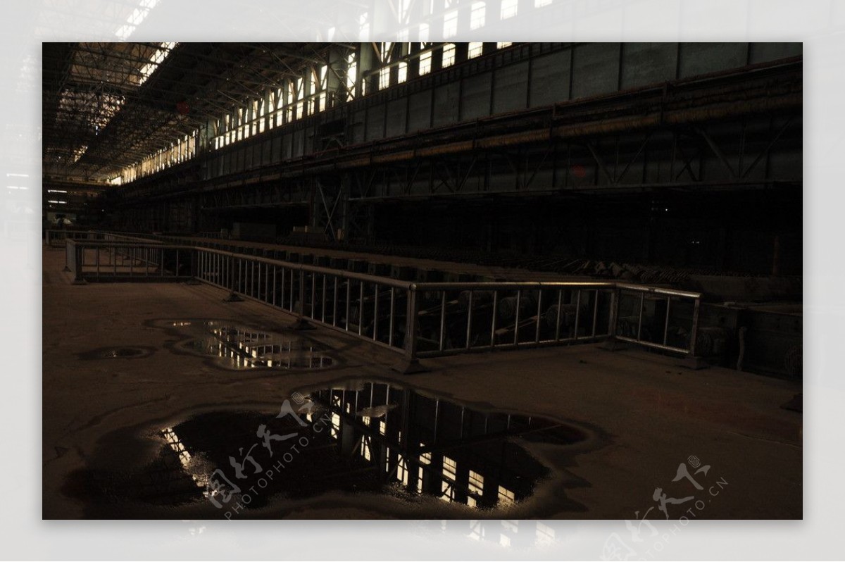 钢铁工厂旧厂房图片