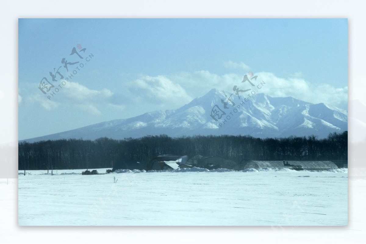 日本北海道雪山非高清图片