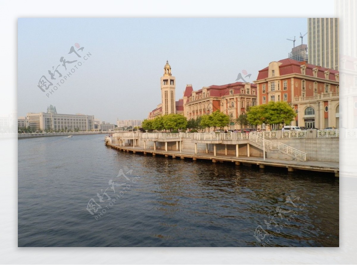 天津火车站前老建筑图片
