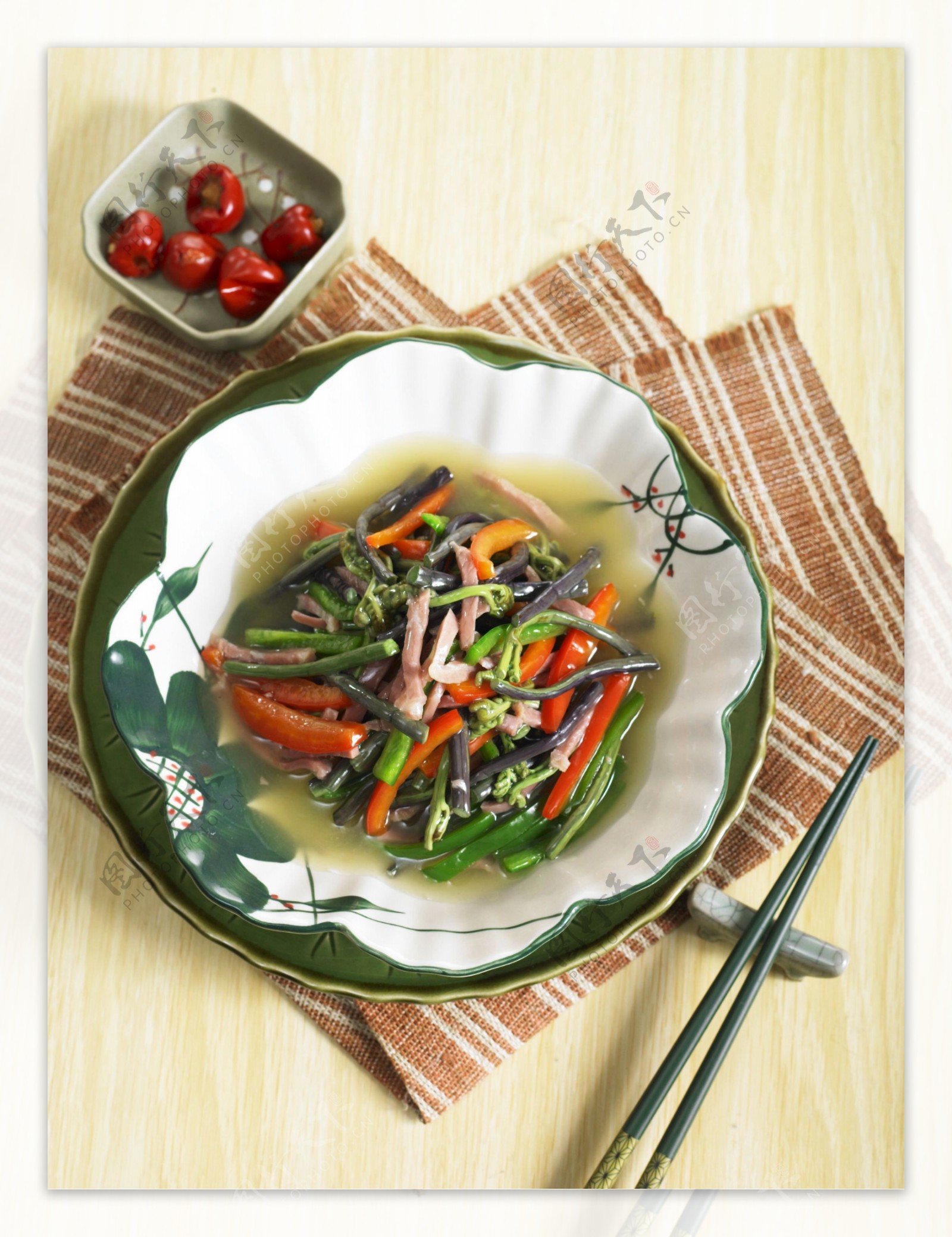 三丝烩蕨菜图片