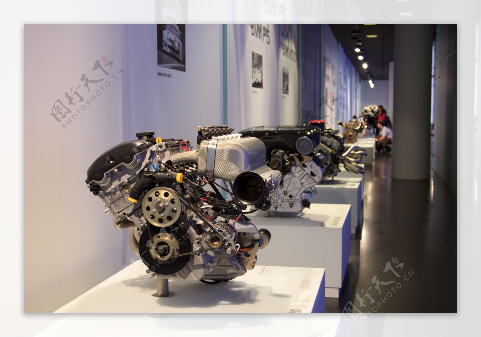 宝马博物馆发动机展览图片