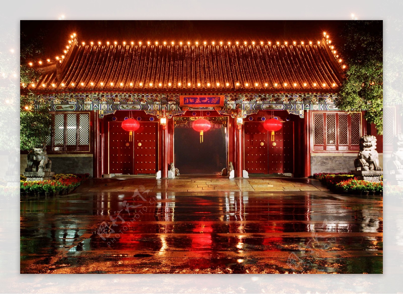北京大学西门夜景图图片