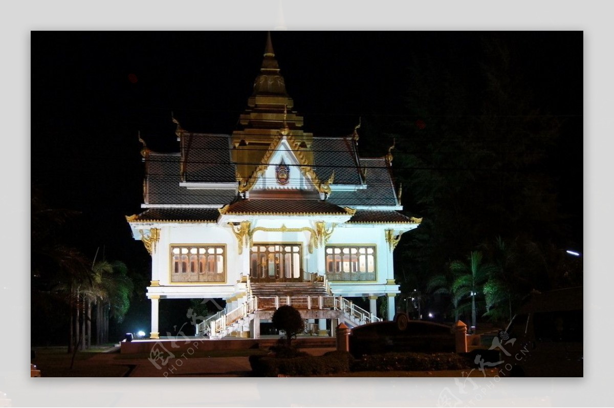 泰式建筑夜景图片